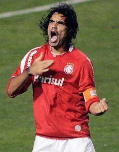 Em 2006, o Internacional venceu o São Paulo e conquistou a Libertadores. Acima, o atacante Fernandão.