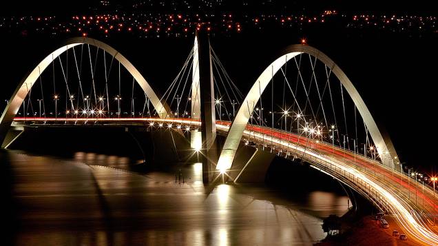 Ponte JK (Juscelino Kubitschek), em Brasília, projetada por Oscar Niemeyer