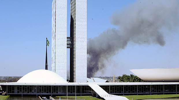 Incêndio atinge região próxima ao Congresso Nacional. Tempo seco e baixa umidade do ar provocam queimadas Cerrado