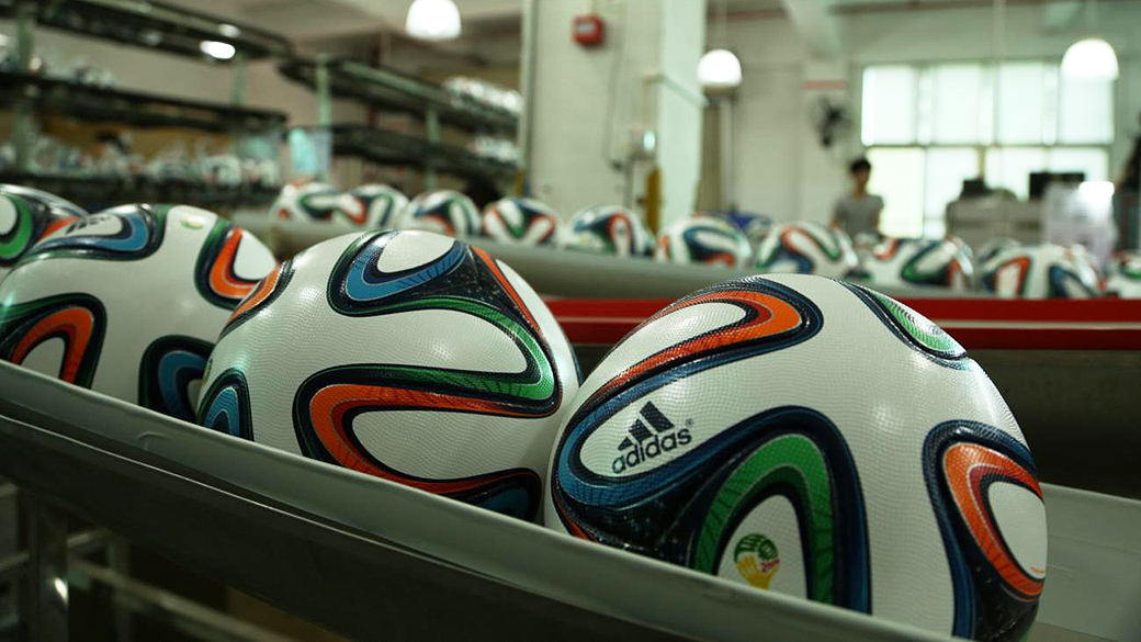 Bola da Copa do Mundo é sucesso de vendas em todo o planeta