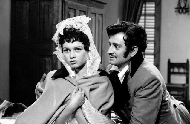 Contracenando com Georges Descrières no filme Carolina e os Rebeldes, em 1955, de Jean-Devaivre.