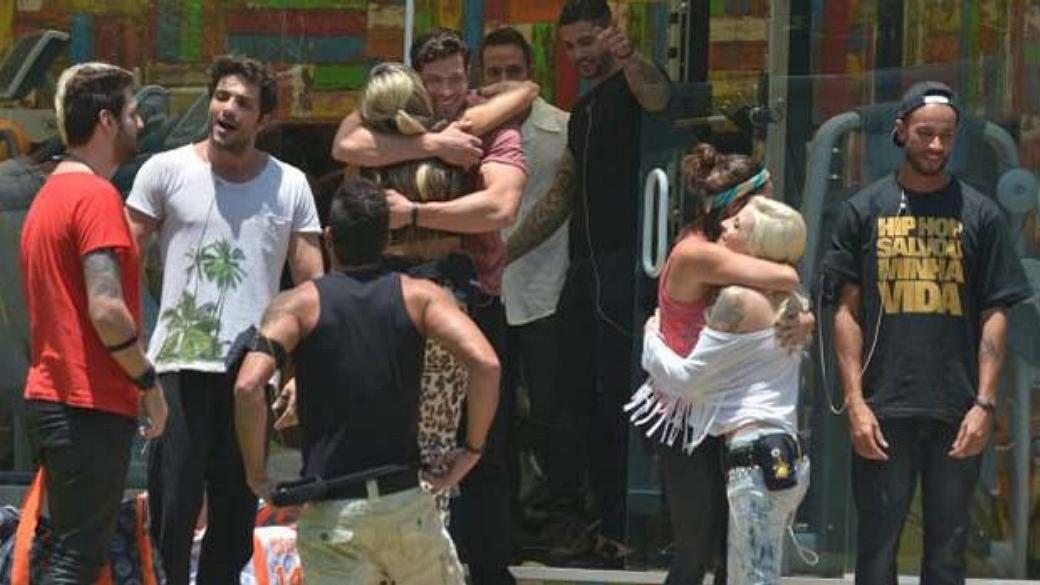 Brothers comemoram entrada na casa do 'BBB14'