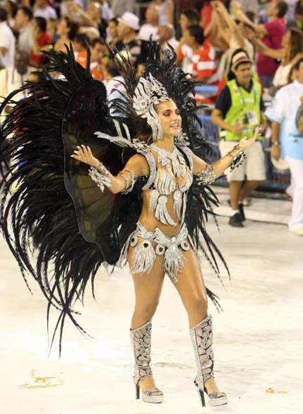 Rainha de Bateria Bruna Bruno, durante o desfile da Uniao da Ilha do grupo especial, no Carnaval 2011