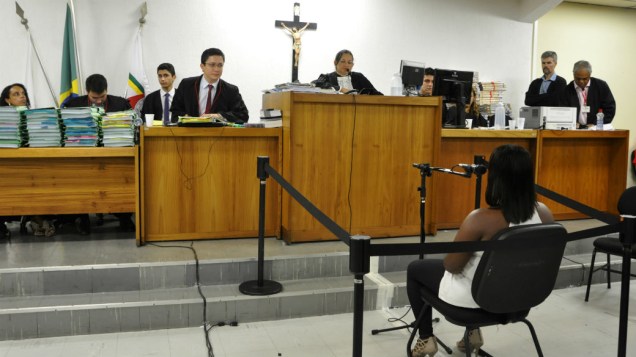 Célia Rosa Salles é ouvida no Tribunal do Júri Célia Rosa Salles é ouvida no Tribunal do Júri