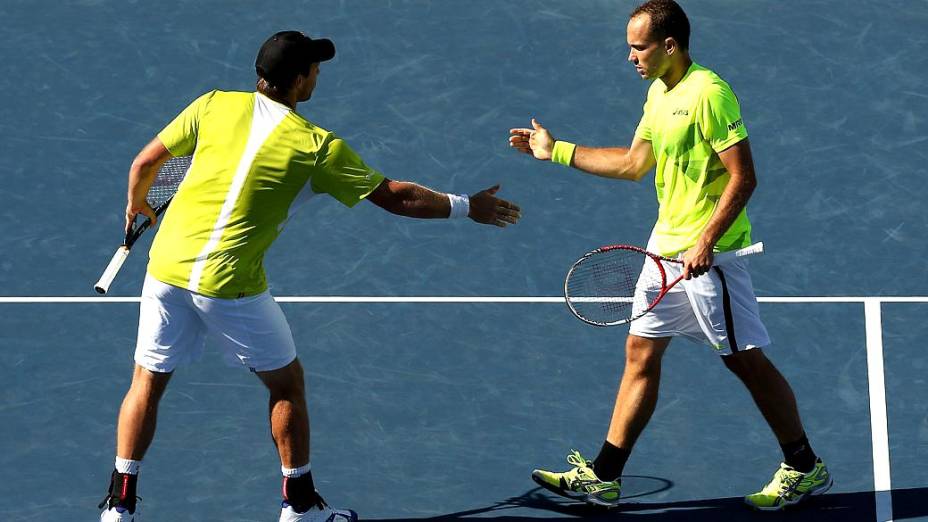 Bruno Soares (à dir.) Peya fizeram a final do US Open contra o indiano Leander Paes e o checo Radek Stepanek