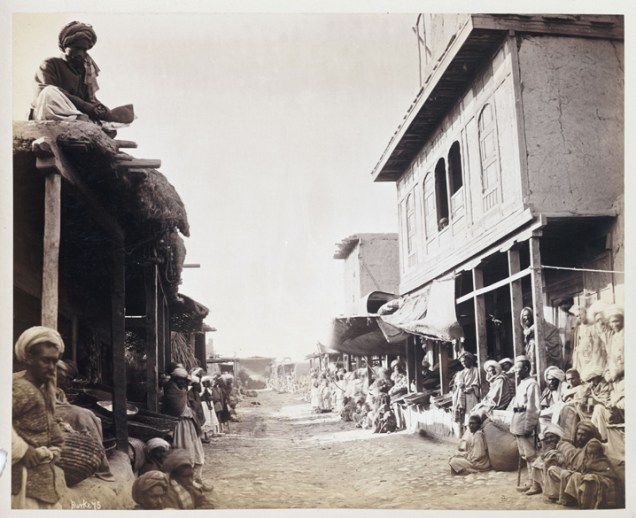 Rua principal de Jellallabad, década de 1870