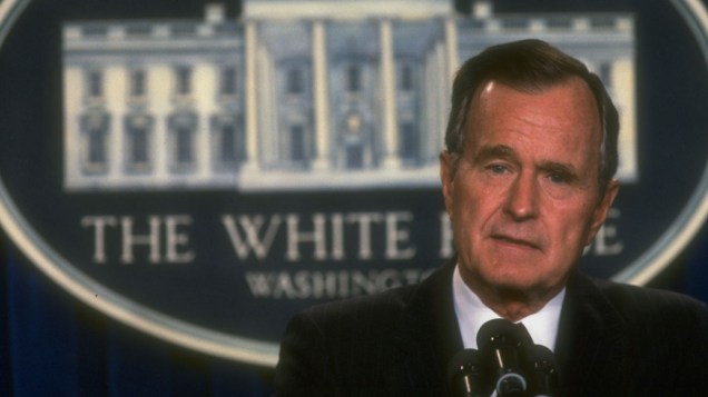 Presidente George H. W. Bush faz declaração para imprensa sobre a invasão do Kuwait e a crise no Golfo