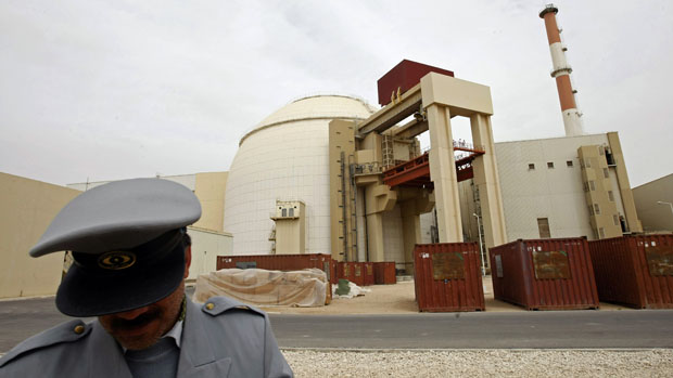 A usina nuclear de Bushehr, no Irã: inicio do funcionamento na próxima semana, após 35 anos de construção