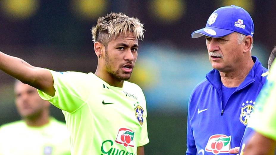 Neymar já havia usado penteado parecido quando atuava pelo Santos