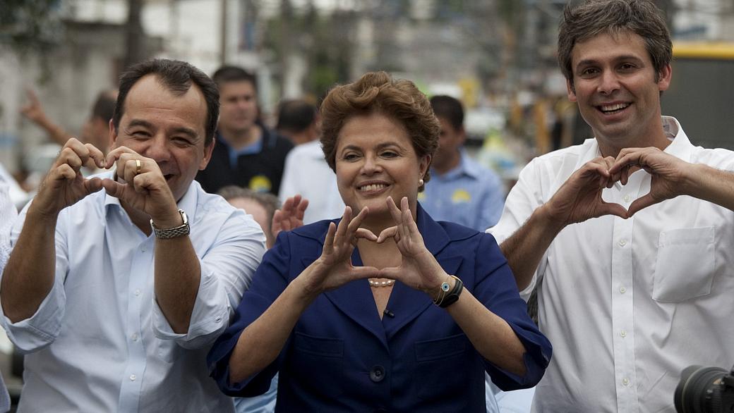 Sérgio Cabral, Dilma Rousseff e Lindberg Farias em foto tirada durante a campanha presidencial de 2010
