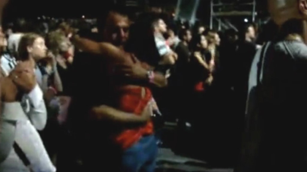 Sérgio Cabral dança com a primeira dama, Adriana Ancelmo, no showo do U2 em Paris: vídeo divulgado pelo blog do ex-governador Anthony Garotinho