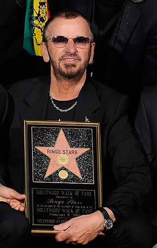 O ex-Beatle Ringo Starr celebra o 50º aniversário da Calçada da Fama.