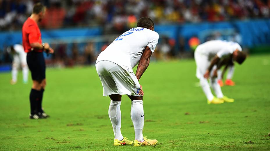 Jogadores sofreram com desidratação e câimbras na partida em que a Itália venceu a Inglaterra por 2 a 1, na noite deste sábado (14), na Arena Amazônia, em Manaus