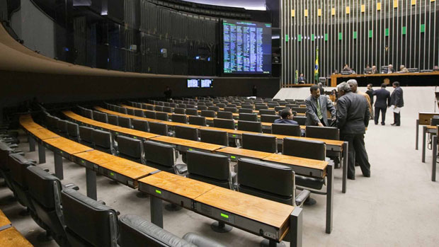 O plenário da Câmara dos Deputados: sem quórum para votações, deputados discutiram os programas eleitorais na TV