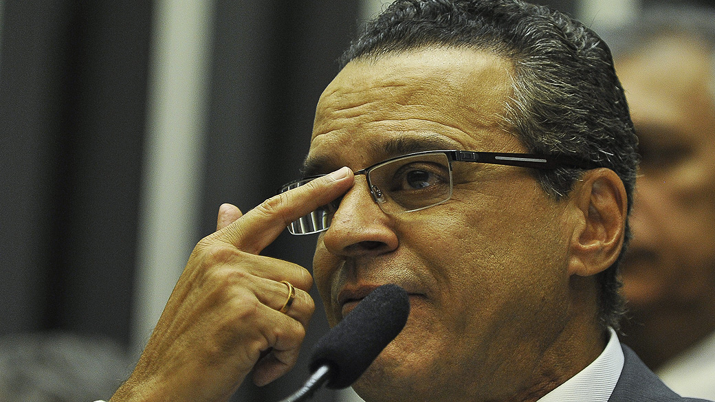 Mesmo sem cassação, Alves afastou Donadon do cargo de deputado federal