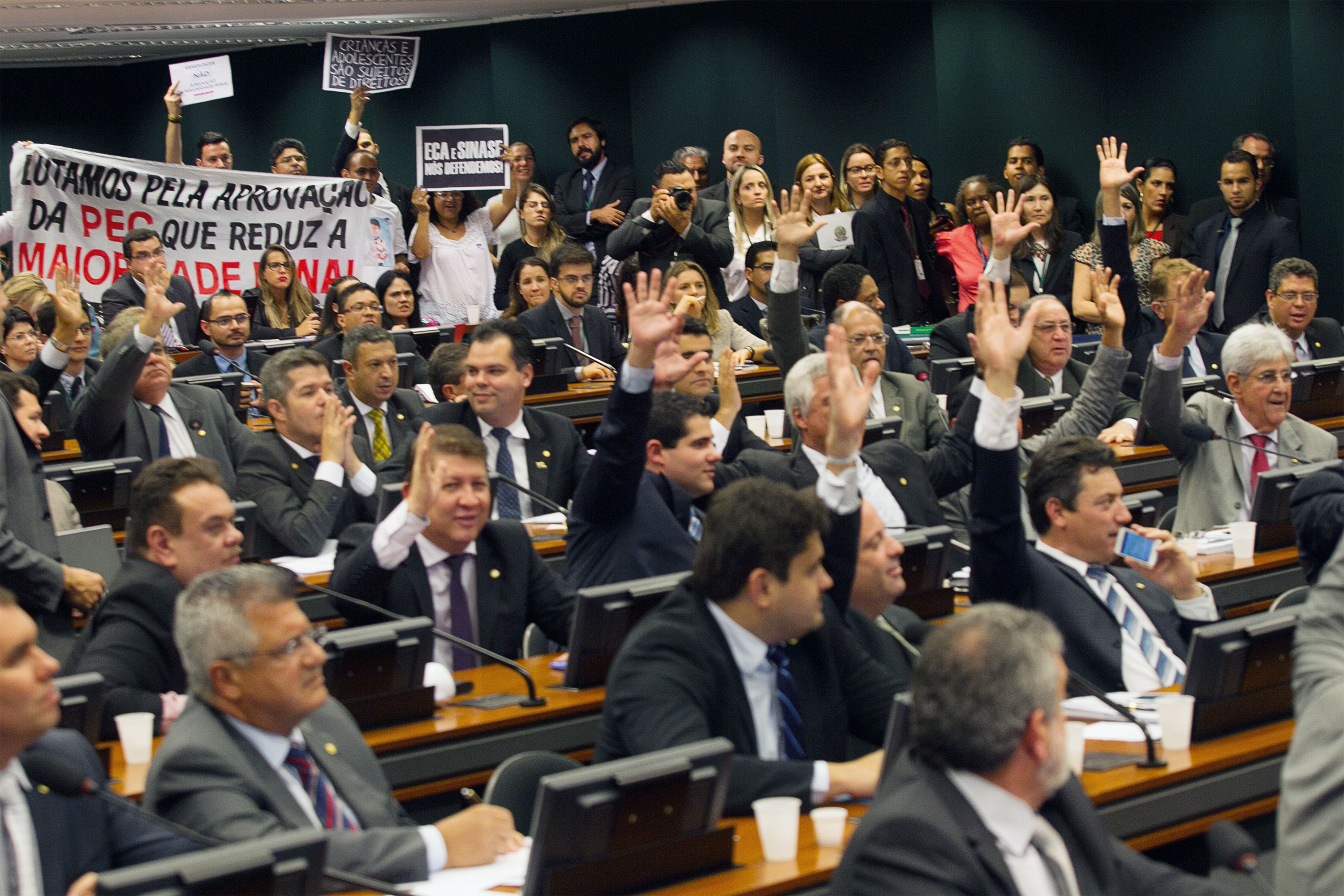 NOVOS ARES – Por convicção e cálculo político, Eduardo Cunha articula o movimento para aprovar uma proposta que ficou parada por mais de duas décadas na Câmara dos Deputados