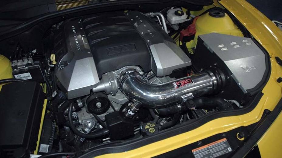 O motorzão V8 6.2, de 406 cv, não chegou a sofrer grandes alterações. Apenas ganhou um sistema novo de escapamento feito de aço inox