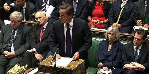 David Cameron em reunião extraordinária com o Parlamento britânico nesta quinta-feira