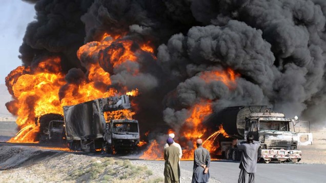 Caminhões de suprimentos para as tropas da Otan no Afeganistão são atacados por militantes nos arredores de Quetta, no Paquistão