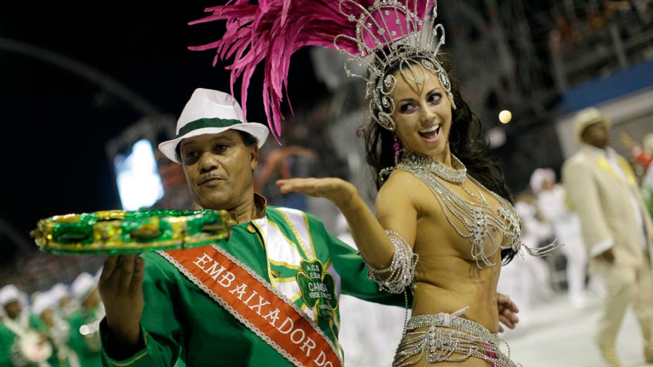 Princesa da bateria, Fernanda Passos, no desfile da Camisa Verde e Branco, em São Paulo