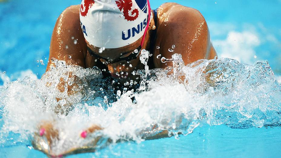 Julia Sebastian durante a prova dos 100m peito