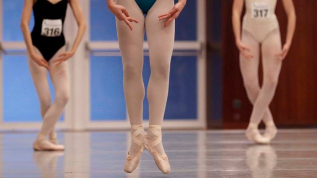 Bailarinas durante o campeonato internacional de balé clássico “Prix de Lausanne” na Suíça