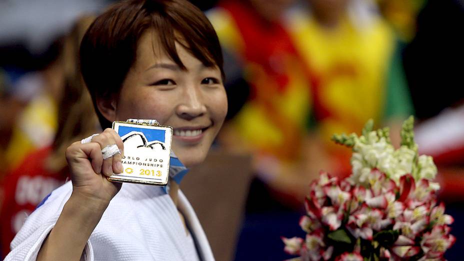 A judoca Urantsetseg Munkhbat da Mongólia, conquista a meda de ouro na categoria até 48 kg, no Mundial de Judô no Rio