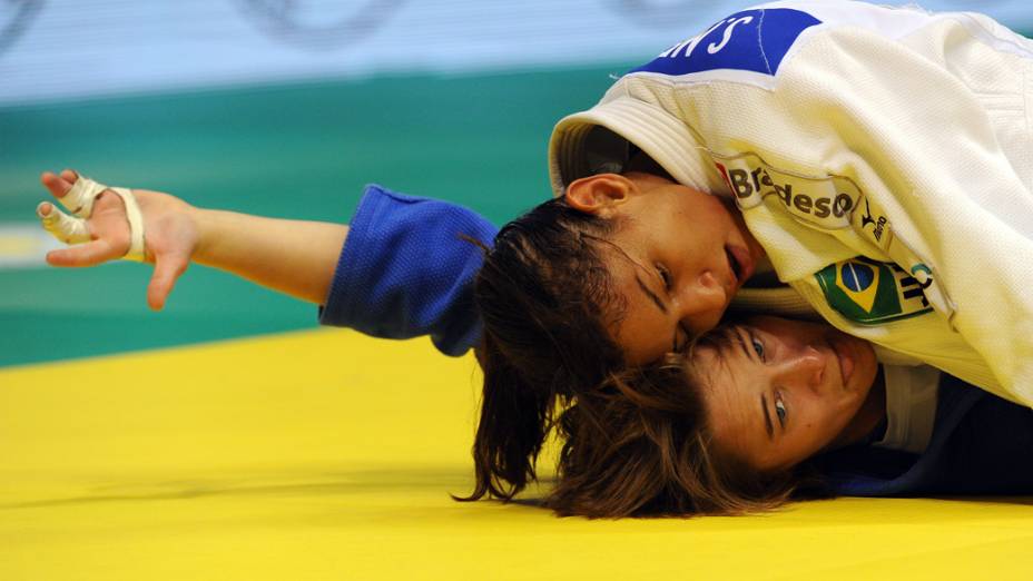 Sarah Menezes, na luta com a belga Amelie Rosseneu, em 26/08/2013