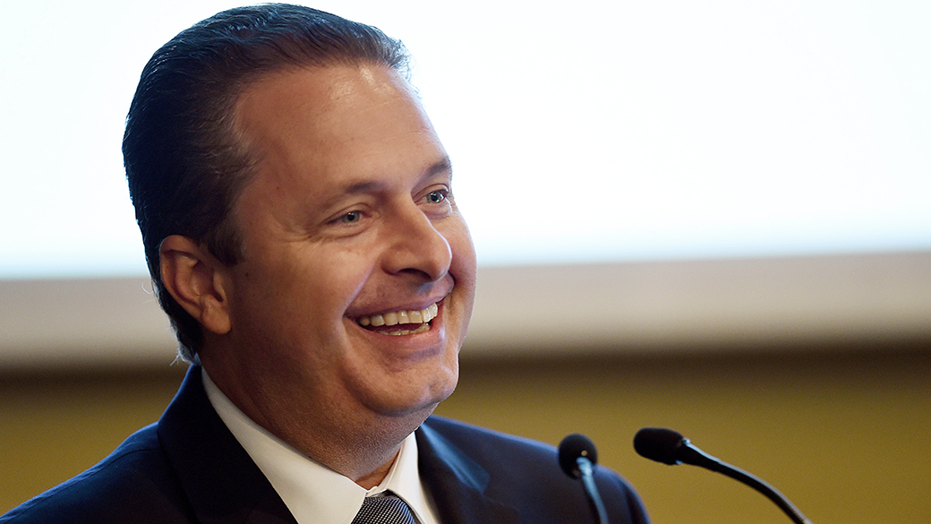 O candidato a Presidência da República, Eduardo Campos, durante encontro com empresários na sede da Confederação Nacional da Indústria, em Brasília