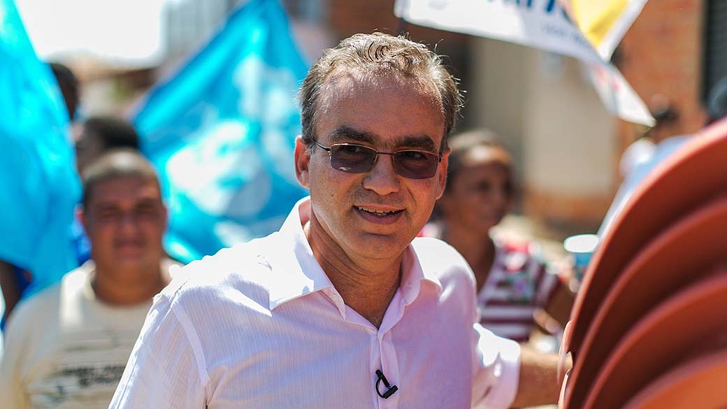 O candidato Firmino Filho durante campanha eleitoral em Teresina