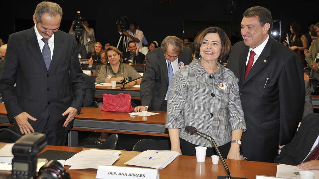 Os candidatos à cadeira de ministro do TCU (Tribunal de Contas da União) Aldo Rebelo, Ana Arraes e Átila Lins durante reunião na Câmara