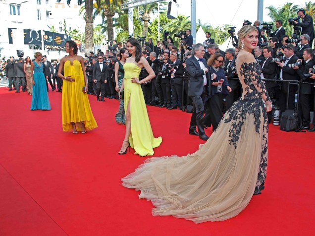 Atrizes desfilam no tapete vermelho durante cerimônia de abertura do Festival de Cannes. A 68ª edição do evento acontece de 13 a 24 de Maio