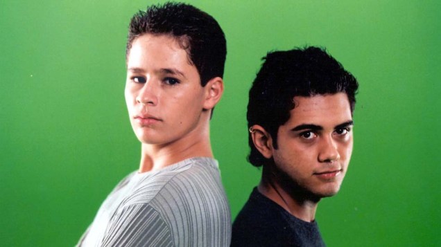 Pedro e Thiago, filhos dos cantores Leonardo e Leandro, em 2002