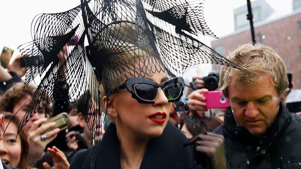 Lady Gaga em visita a Harvard onde abrirá sua fundação "Born This Way" em Cambridge, Estados Unidos
