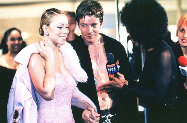 Em 2001, Mariah interpretou uma garota que luta para conseguir ter uma carreira de cantora e para encontrar sua família, em Gliter - O Brilho de uma Estrela.