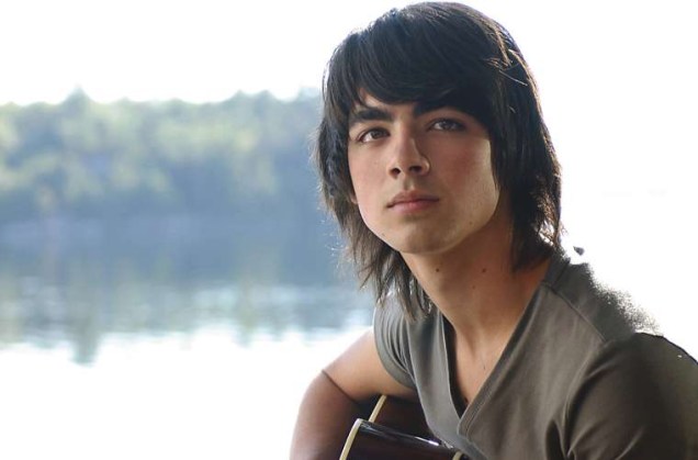 O integrante do Jonas Brothers, Joe Jonas, na produção da Disney Camp Rock, em 2007.