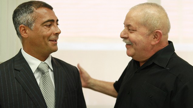 Romário faz visita a Lula no Hospital Sírio-Libanês Romário faz visita a Lula no Hospital Sírio-Libanês