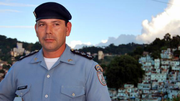 Afastado no ano passado pela Secretaria de Segurança, o capitão Luiz Piedade foi preso pela PF, acusado de ligação com traficantes