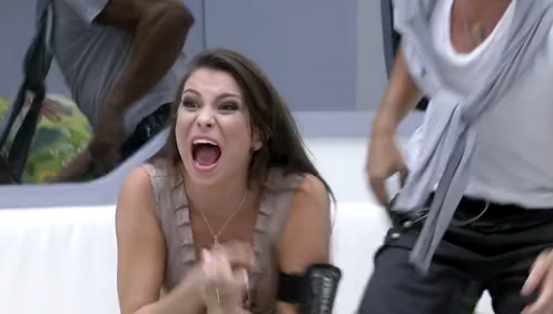 Kamilla comemora permanência da casa do Big Brother Brasil