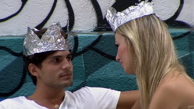 Príncipe e princesa do reality show da Globo, André e Fernanda projetam amor fora da casa