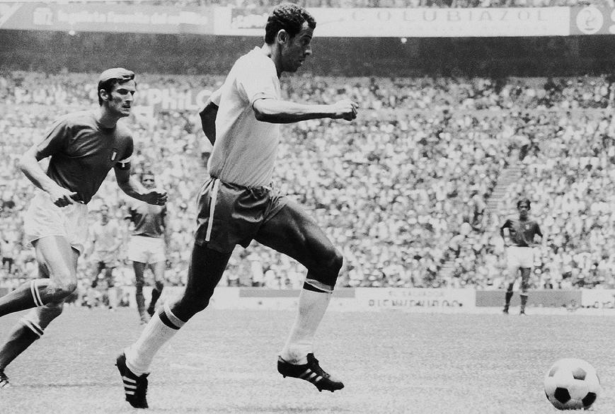 O capitão Carlos Alberto na final da Copa de 1970, entre Brasil e Itália, no Estádio Azteca