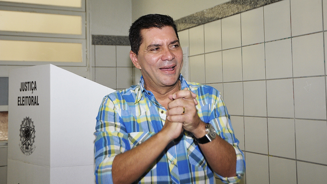 Carlos Amastha (PP) votou na manhã deste domingo