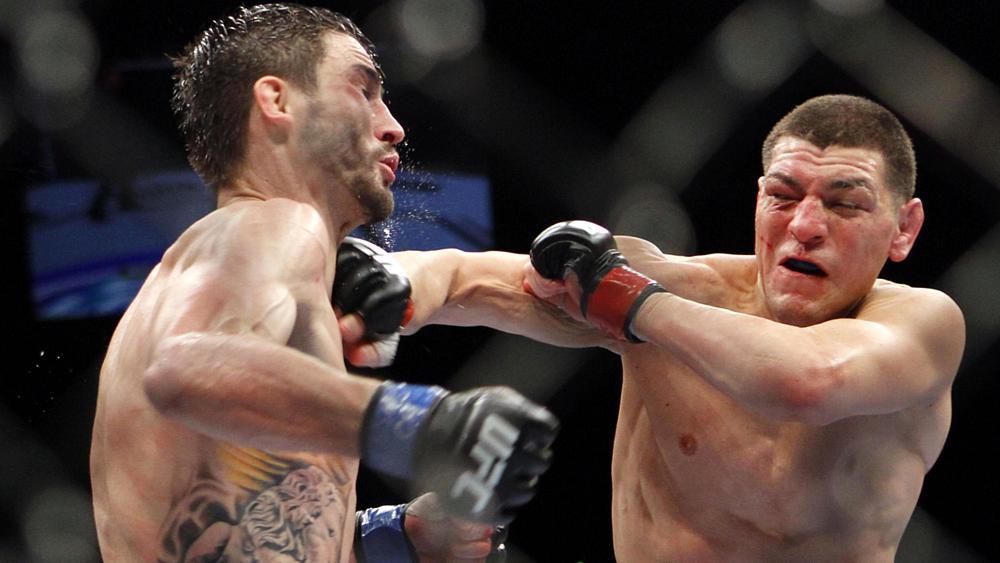 Carlos Condit (à esq.) em combate contra Nick Diaz