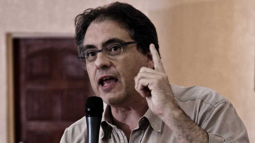 O deputado Carlos Zarattini: projeto torna obrigatória prestação de contas anual