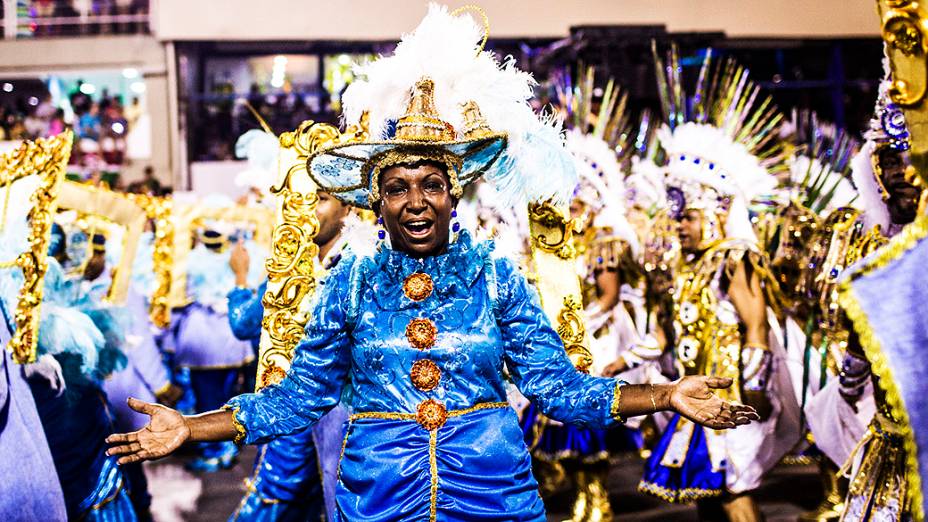 Desfile da Escola de Samba Beija Flor pelo Grupo Especial, no Sambódromo Marquês de Sapucaí no Rio de Janeiro (RJ), na madrugada desta segunda-feira (03)