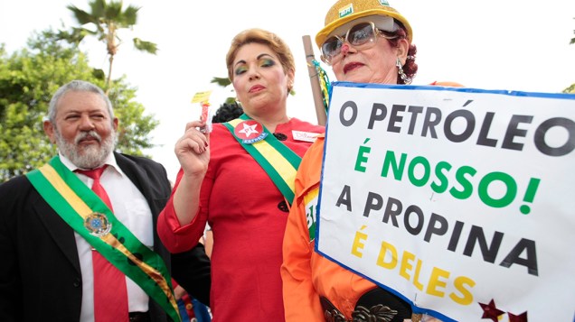 Sosias de Lula e Dilma no Galo da Madrugada