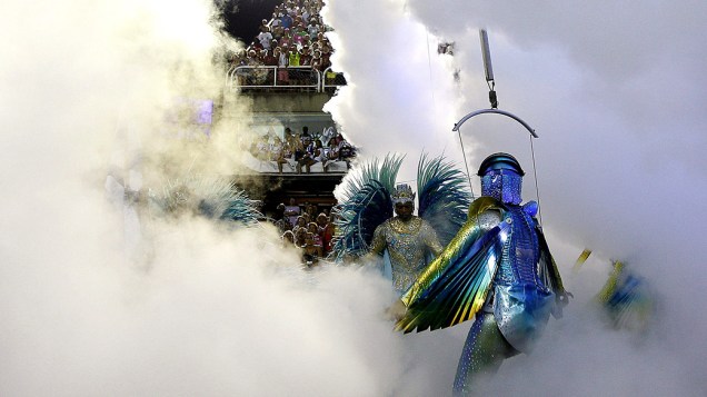 Comissão de frente da Beija-Flor que encerrou a primeira noite de desfiles do Grupo Especial do Carnaval carioca