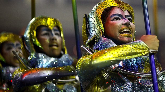 A Beija-Flor encerrou a primeira noite de desfiles do Grupo Especial do Carnaval carioca