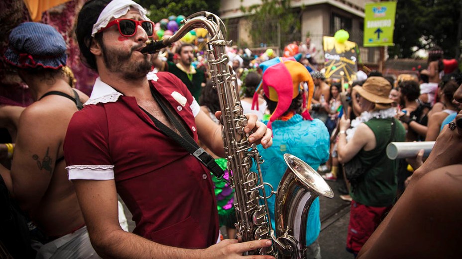 Desfile do bloco Céu na Terra, na Praça do Curvelo, em Santa Teresa