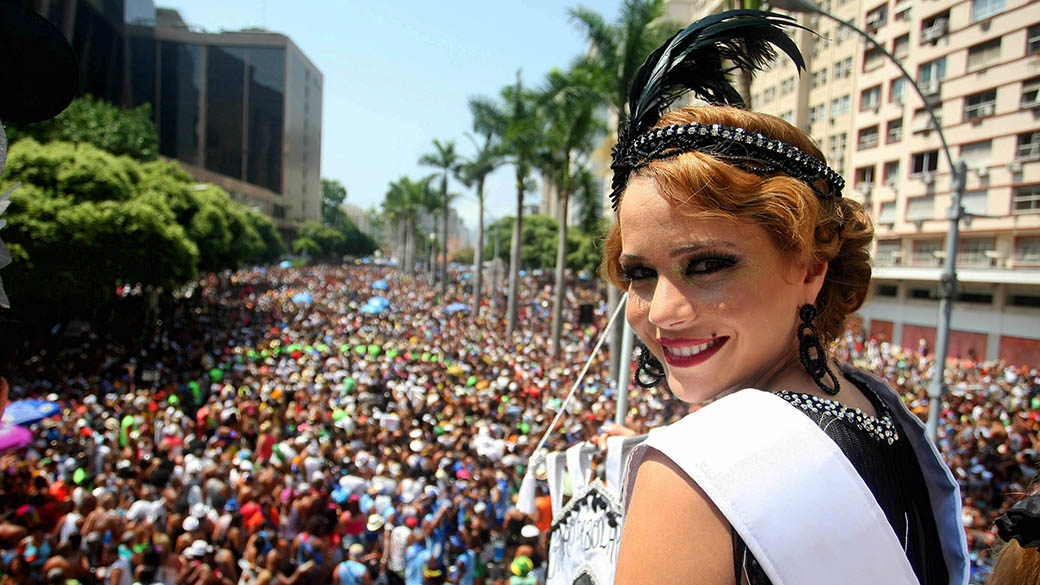 Maria Rita é a rainha do bloco 'Cordão da Bola Preta', que desfila na Avenida 1º de Março, no centro do Rio de Janeiro